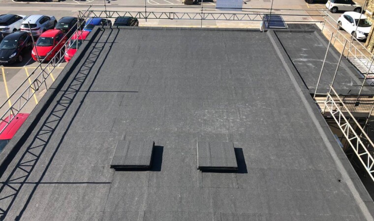 Flat roof installation