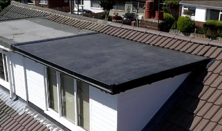 Flat roof installation