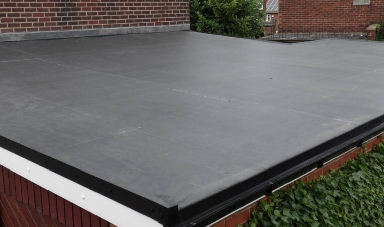 Flat roof installation